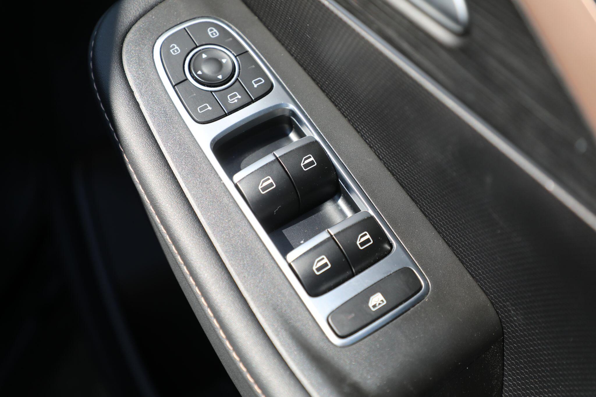 Large vehicle image